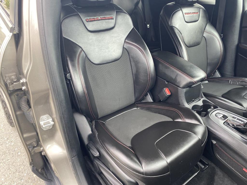 Thumbnail: 2020 Jeep Cherokee - 8