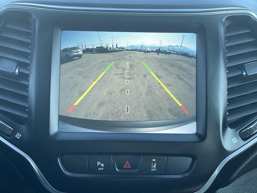 Thumbnail: 2021 Jeep Cherokee - 21