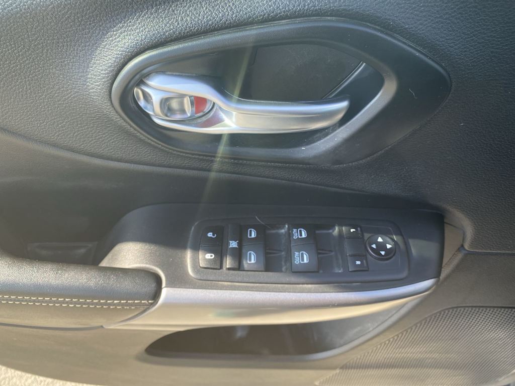 Thumbnail: 2021 Jeep Cherokee - 20