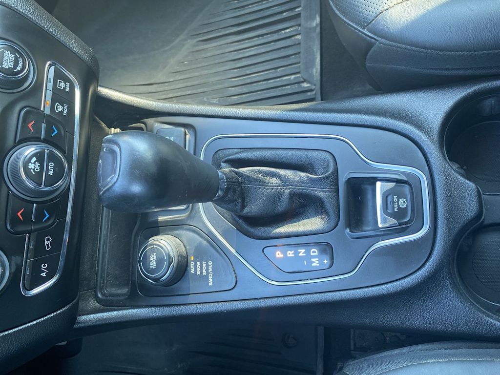 Thumbnail: 2021 Jeep Cherokee - 11