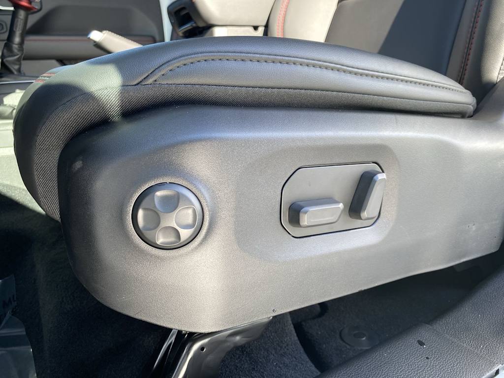 Thumbnail: 2025 Jeep Wrangler - 22