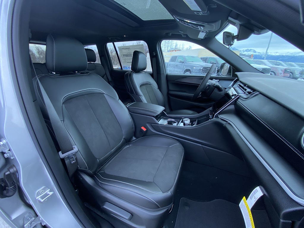 Thumbnail: 2025 Jeep Grand Cherokee - 9