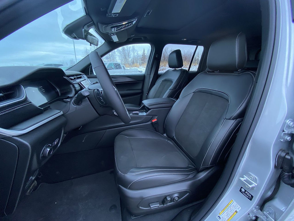 Thumbnail: 2025 Jeep Grand Cherokee - 8