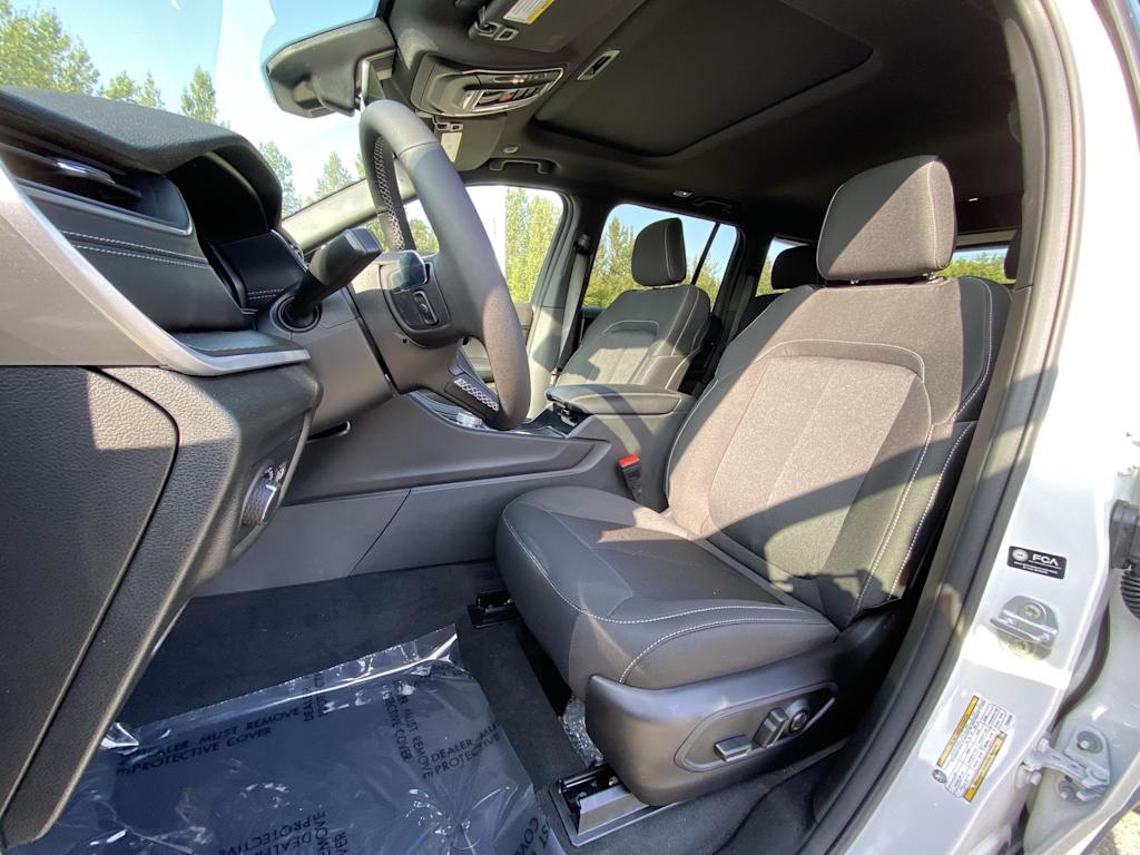 Thumbnail: 2026 Jeep Grand Cherokee - 9