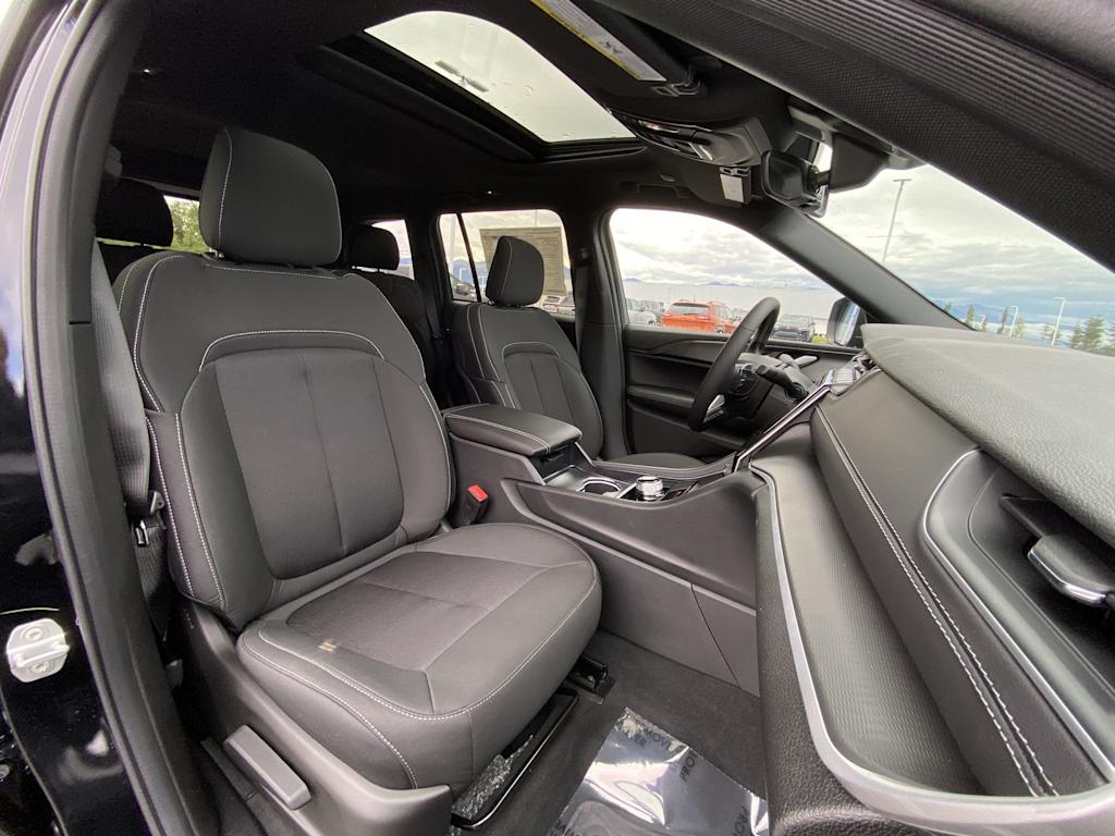 Thumbnail: 2026 Jeep Grand Cherokee - 9