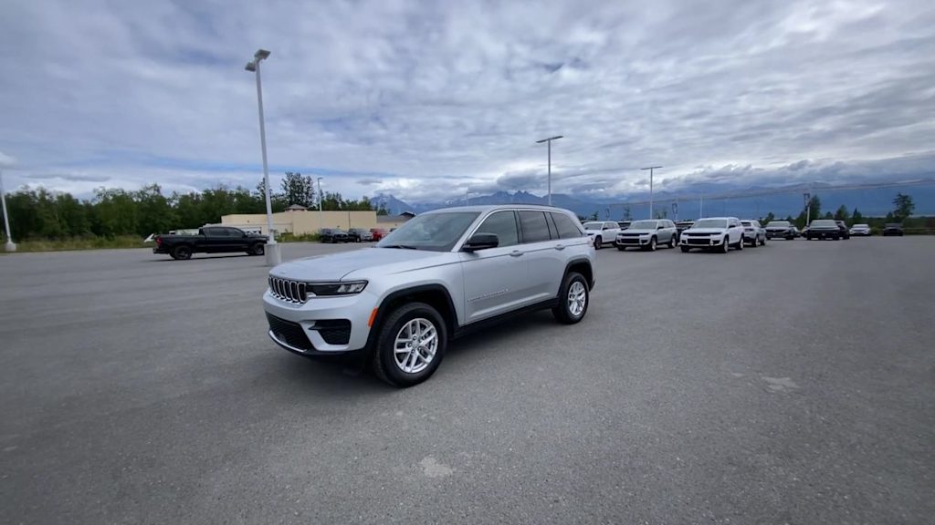 Thumbnail: 2025 Jeep Grand Cherokee - 18