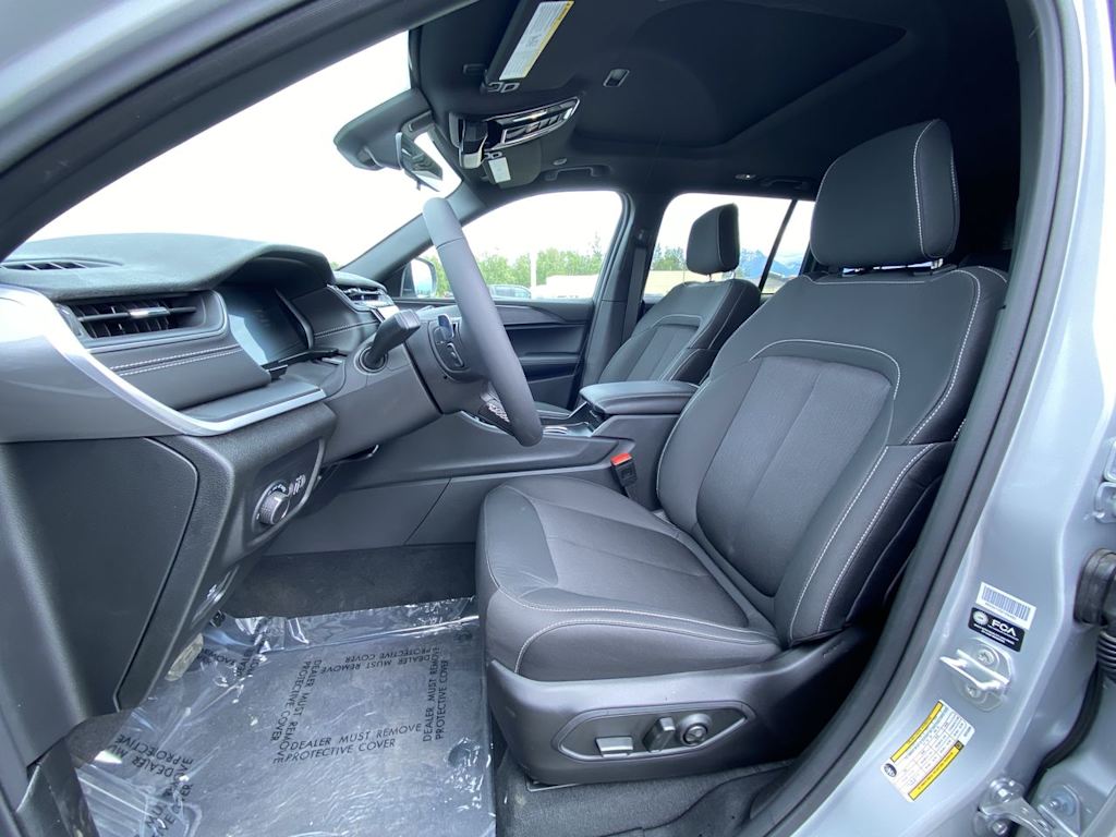 Thumbnail: 2025 Jeep Grand Cherokee - 8