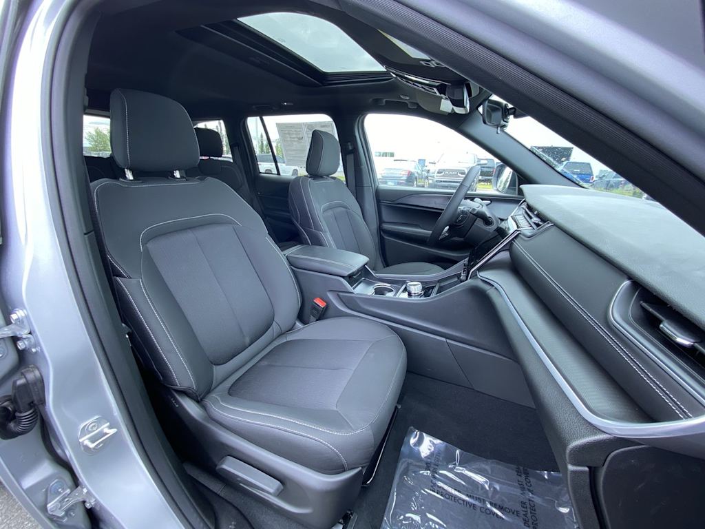 Thumbnail: 2025 Jeep Grand Cherokee - 9