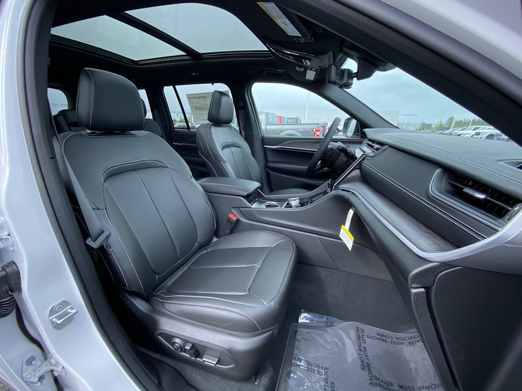 Thumbnail: 2025 Jeep Grand Cherokee - 9