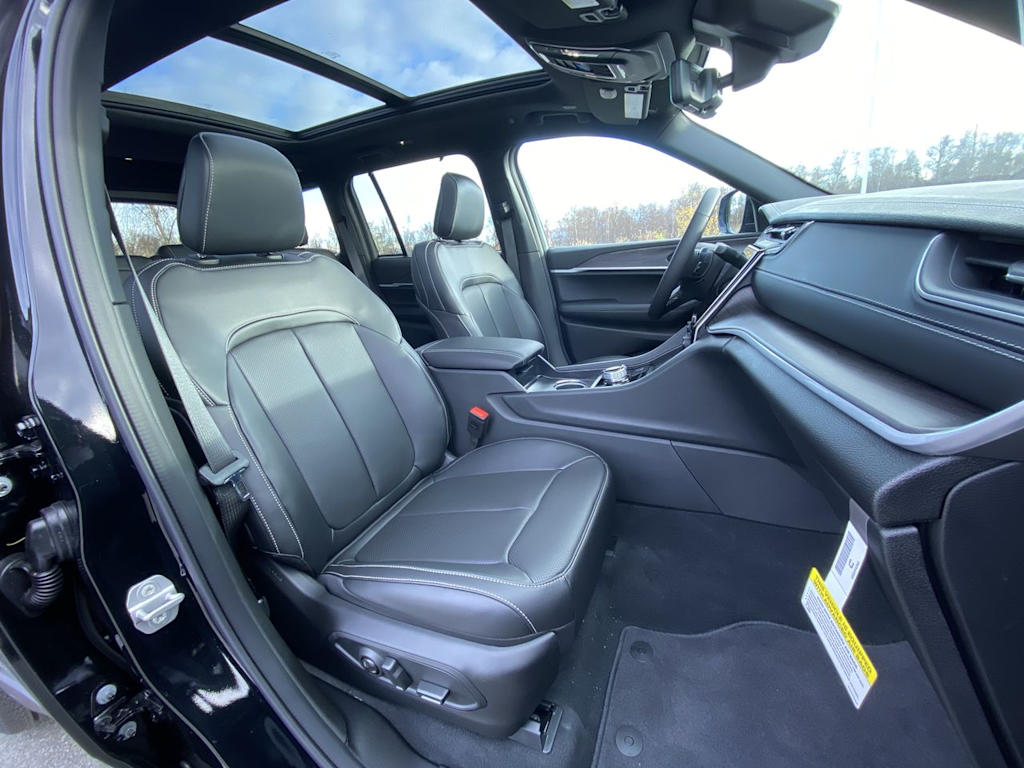 Thumbnail: 2025 Jeep Grand Cherokee - 9