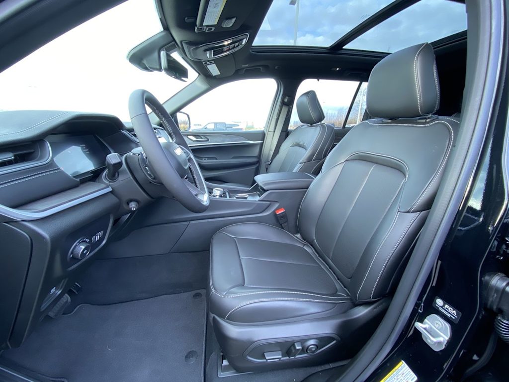 Thumbnail: 2025 Jeep Grand Cherokee - 8
