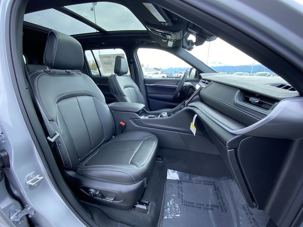 Thumbnail: 2025 Jeep Grand Cherokee - 8