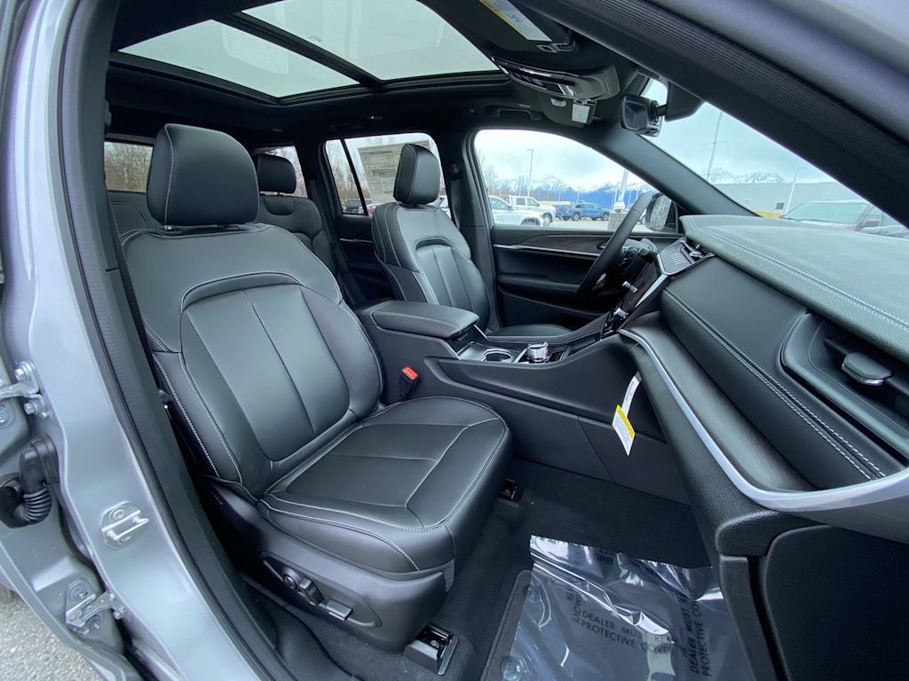 Thumbnail: 2026 Jeep Grand Cherokee - 8