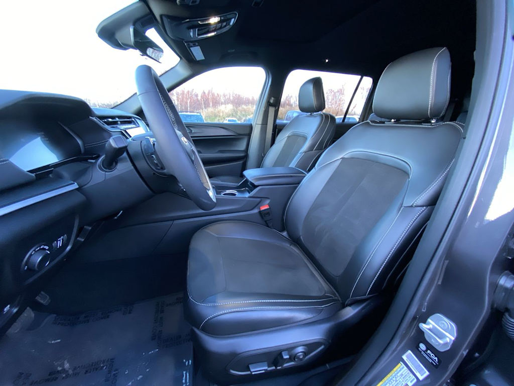 Thumbnail: 2025 Jeep Grand Cherokee L - 8