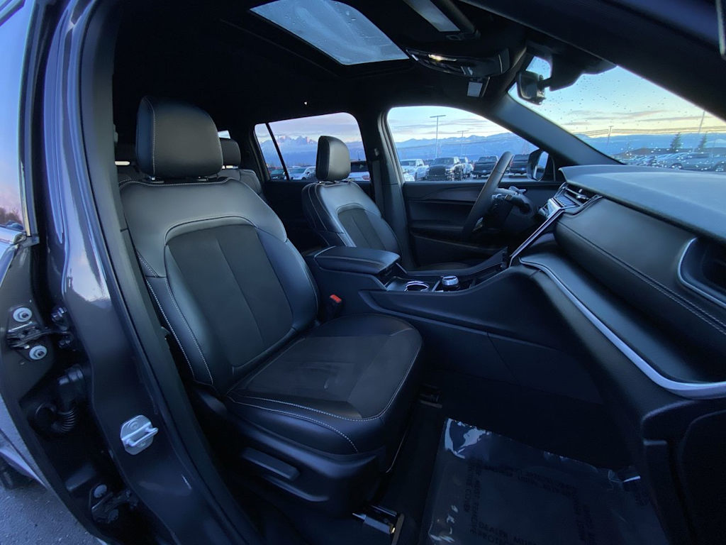 Thumbnail: 2025 Jeep Grand Cherokee L - 9