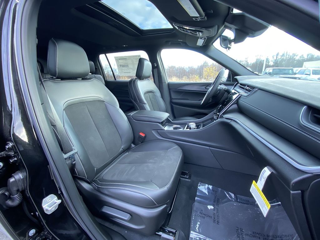 Thumbnail: 2025 Jeep Grand Cherokee L - 9