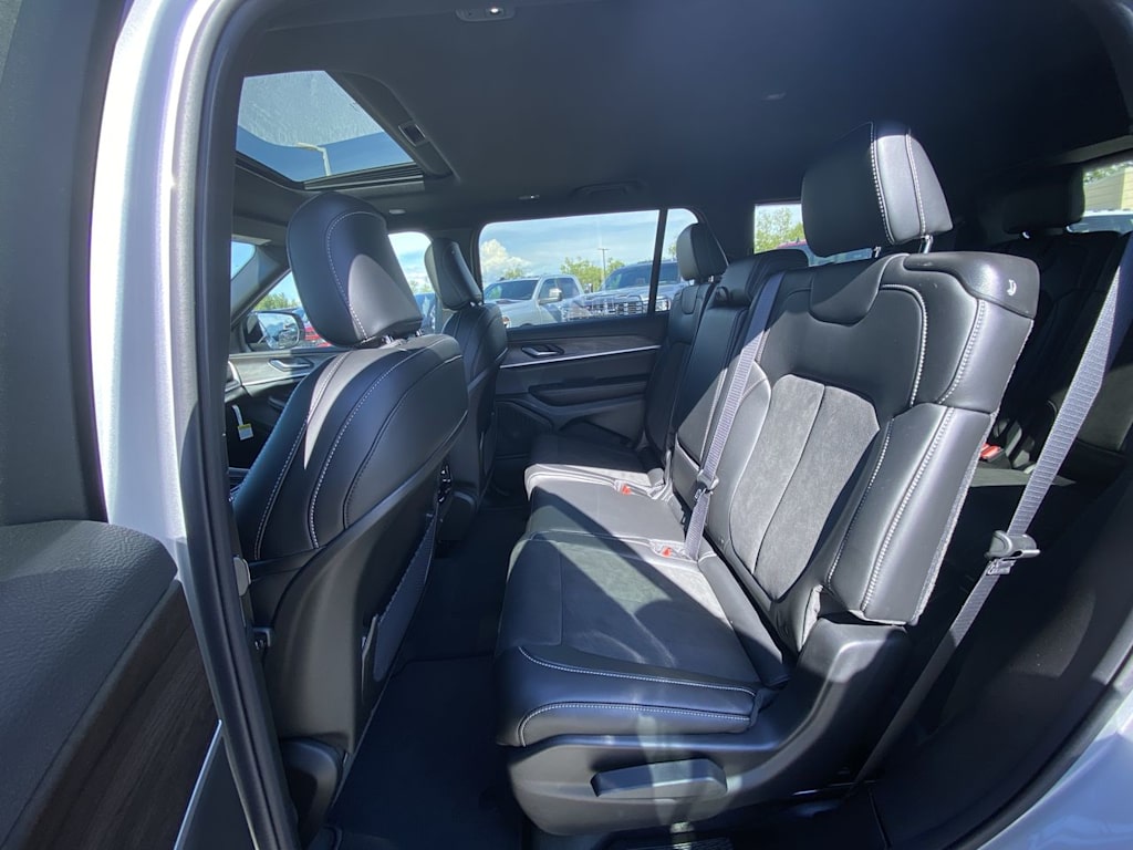Thumbnail: 2026 Jeep Grand Cherokee L - 7