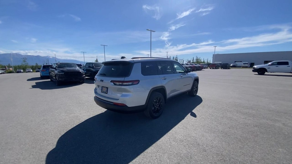Thumbnail: 2026 Jeep Grand Cherokee L - 5