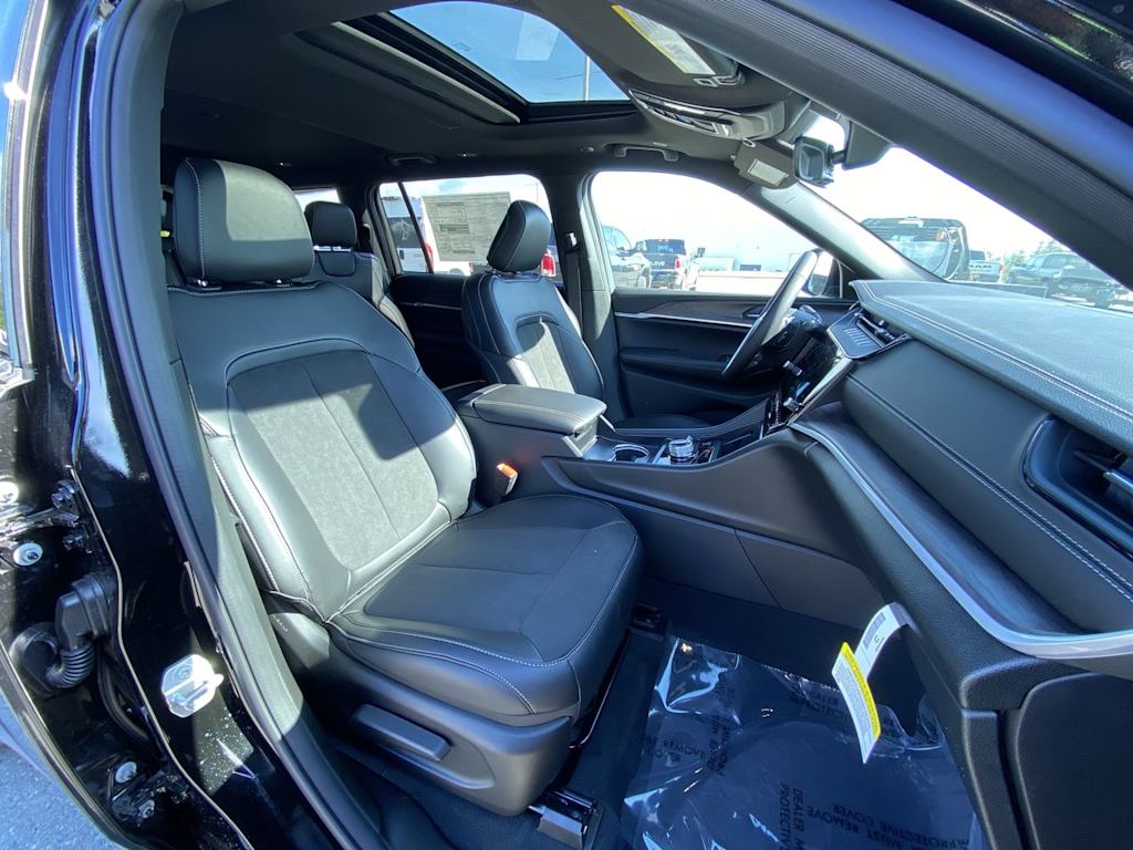 Thumbnail: 2026 Jeep Grand Cherokee L - 9