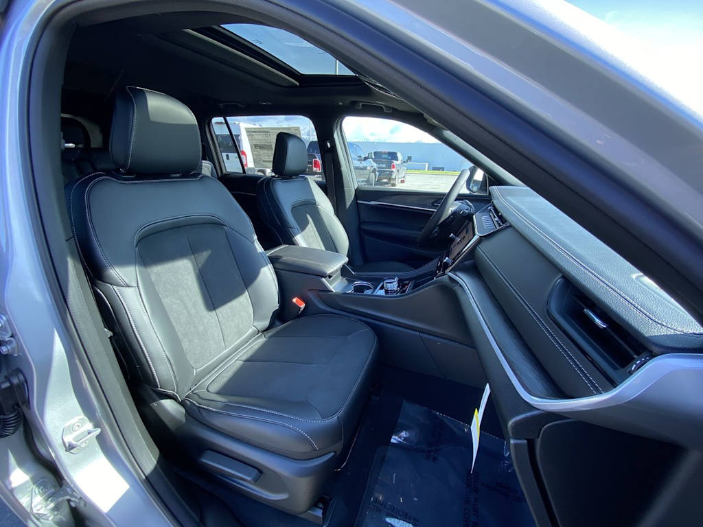 Thumbnail: 2026 Jeep Grand Cherokee L - 7