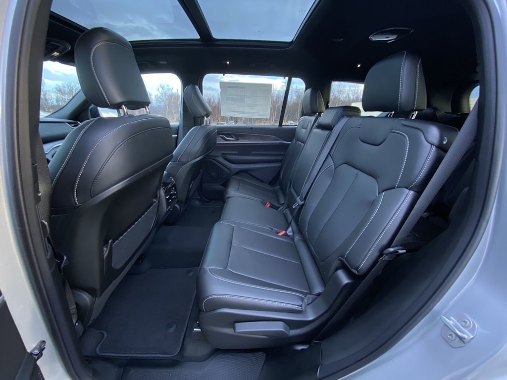 Thumbnail: 2025 Jeep Grand Cherokee L - 9