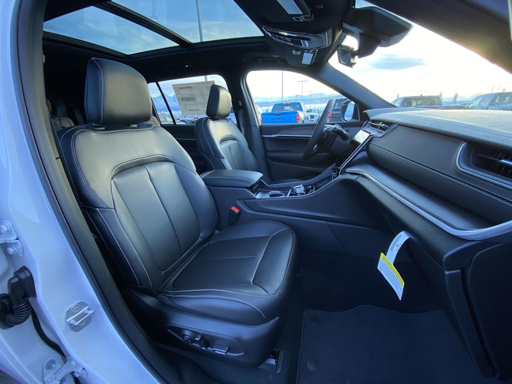 Thumbnail: 2025 Jeep Grand Cherokee L - 7