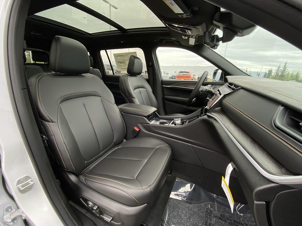 Thumbnail: 2026 Jeep Grand Cherokee L - 9
