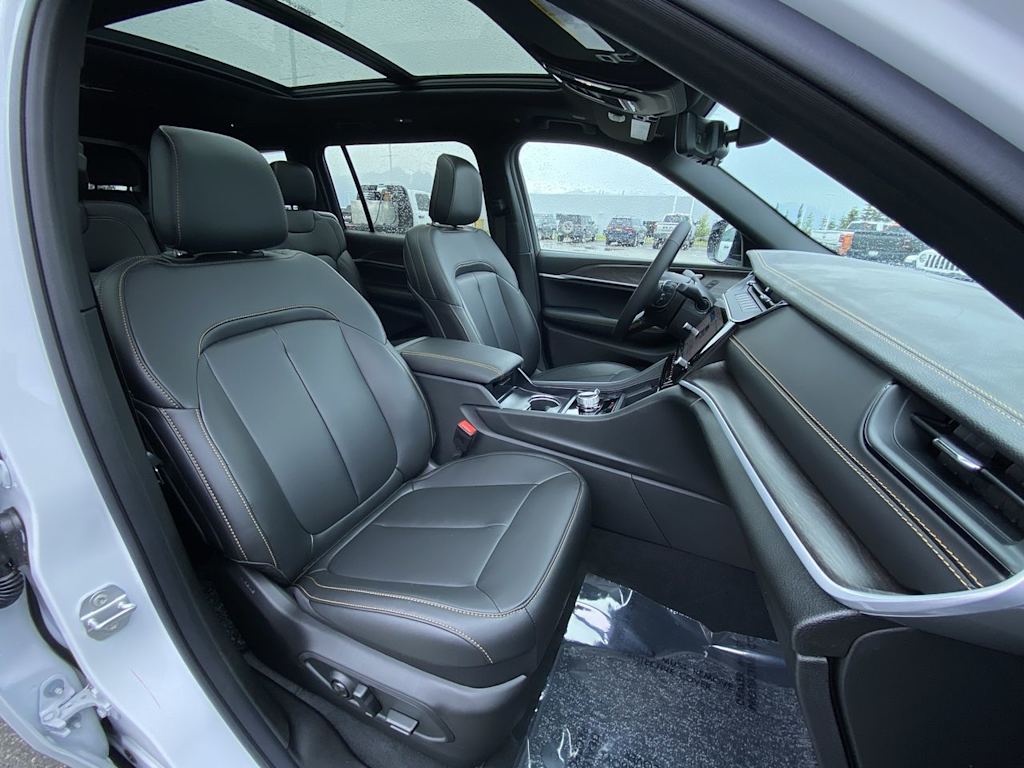 Thumbnail: 2026 Jeep Grand Cherokee - 9
