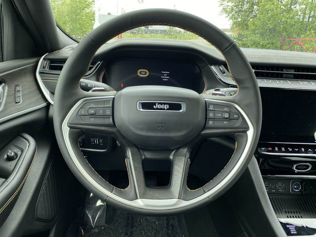 Thumbnail: 2026 Jeep Grand Cherokee - 3