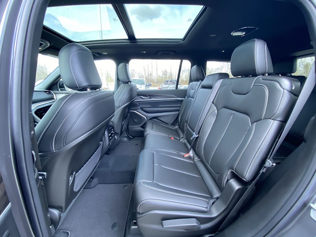 Thumbnail: 2026 Jeep Grand Cherokee L - 9