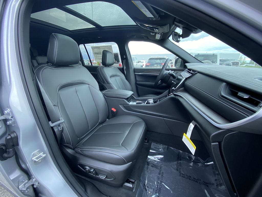 Thumbnail: 2026 Jeep Grand Cherokee L - 9