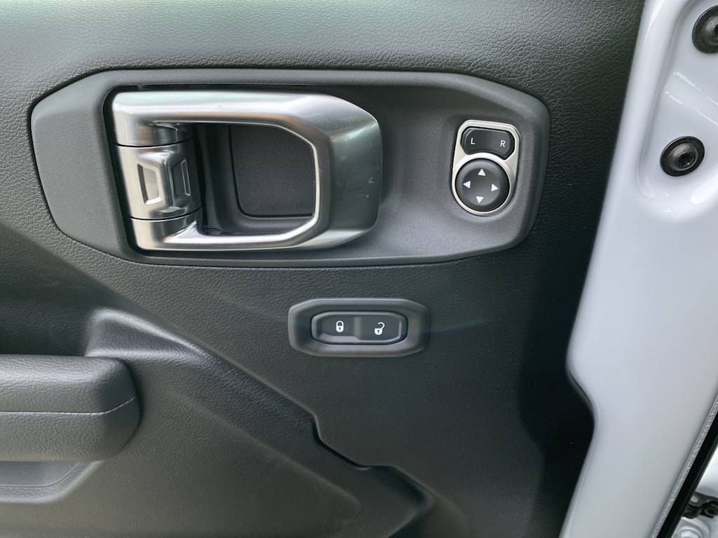 Thumbnail: 2025 Jeep Wrangler - 19