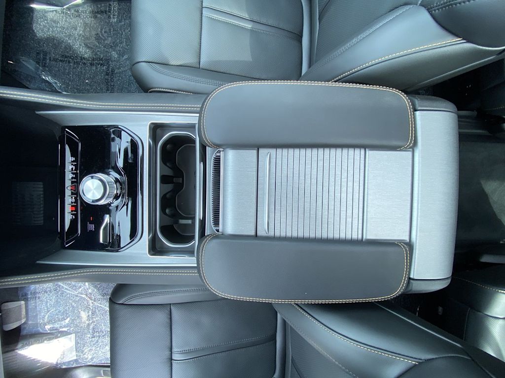 Thumbnail: 2026 Jeep Grand Wagoneer L - 24