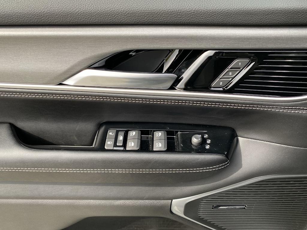 Thumbnail: 2026 Jeep Grand Wagoneer L - 19