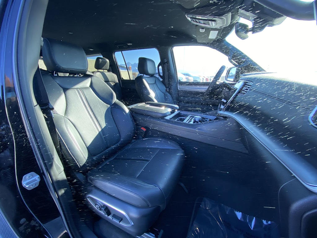 Thumbnail: 2025 Jeep Wagoneer - 7