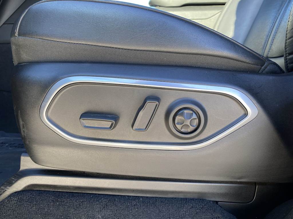 Thumbnail: 2025 Jeep Wagoneer - 14