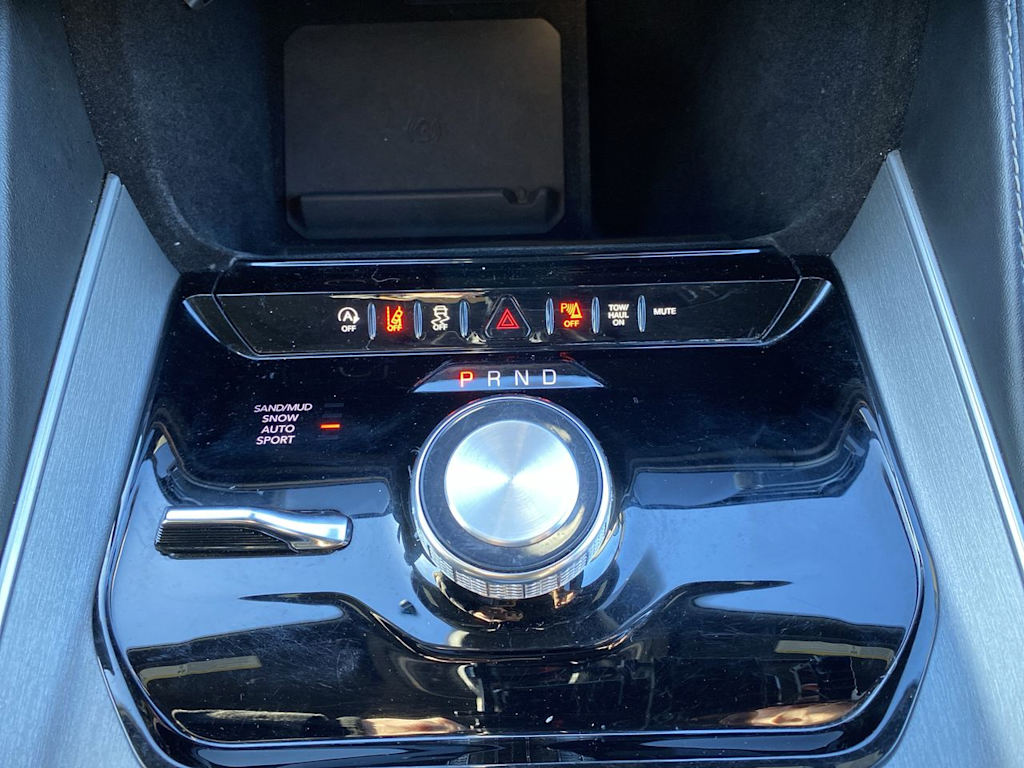 Thumbnail: 2025 Jeep Wagoneer - 19