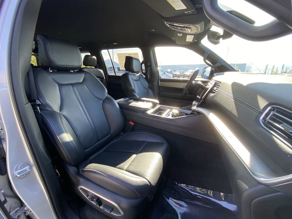 Thumbnail: 2025 Jeep Wagoneer - 8