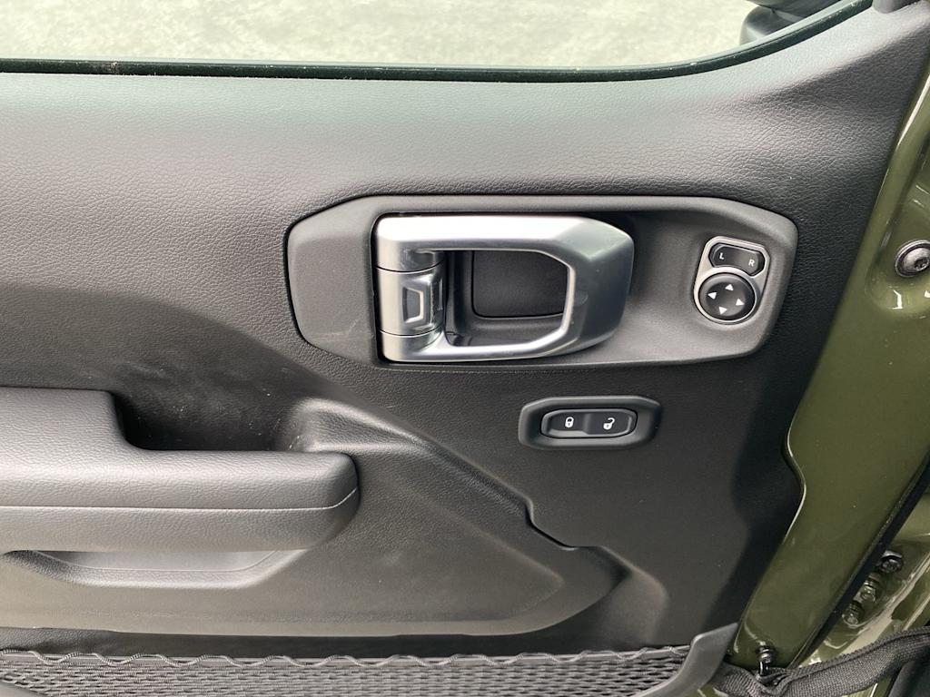 Thumbnail: 2023 Jeep Gladiator - 21