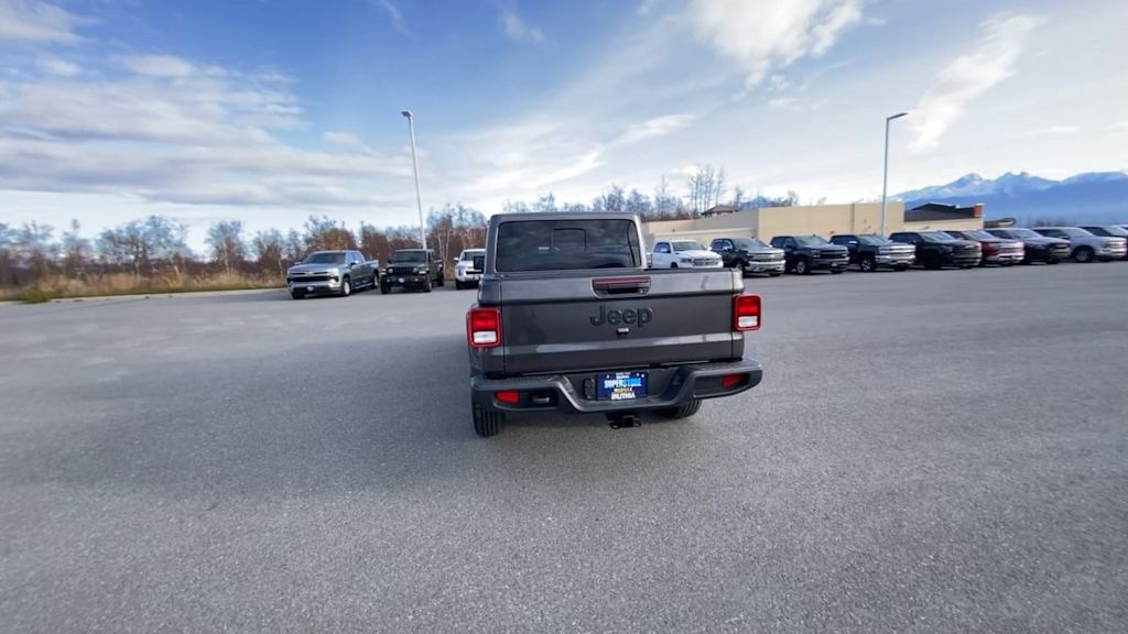 Thumbnail: 2025 Jeep Gladiator - 21