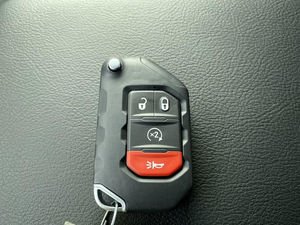 Thumbnail: 2025 Jeep Gladiator - 16