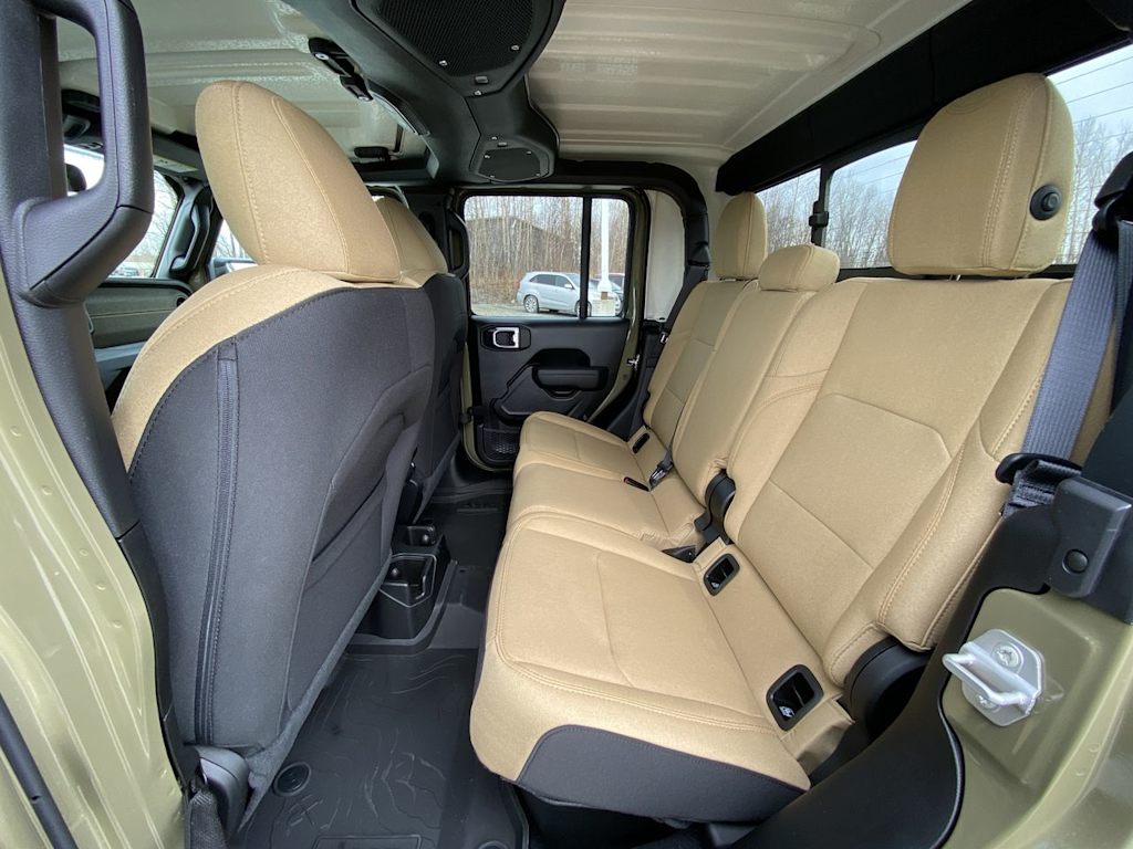 Thumbnail: 2026 Jeep Gladiator - 9