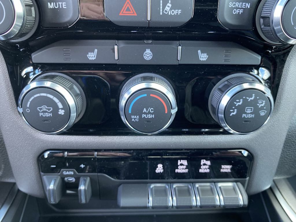Thumbnail: 2026 RAM 1500 - 25