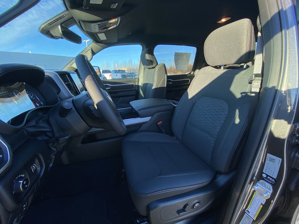 Thumbnail: 2026 RAM 1500 - 9