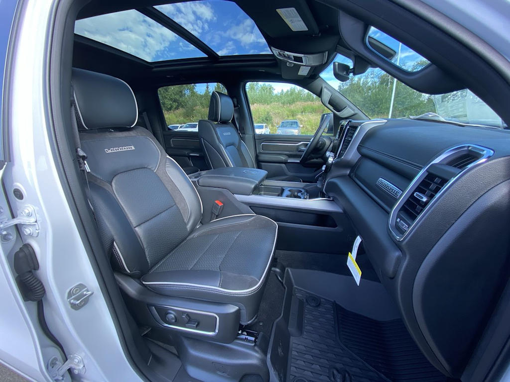 Thumbnail: 2025 RAM 1500 - 9