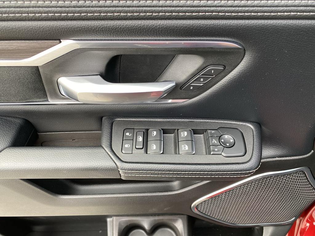 Thumbnail: 2026 RAM 1500 - 17