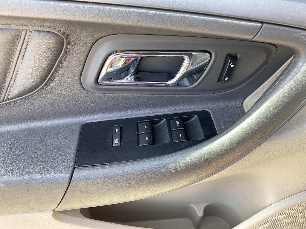 Thumbnail: 2012 Ford Taurus - 23