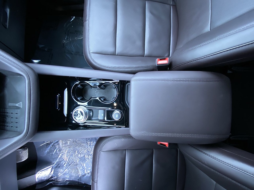 Thumbnail: 2025 Ford Explorer - 30