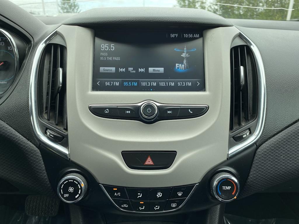 Thumbnail: 2018 Chevrolet Cruze - 10