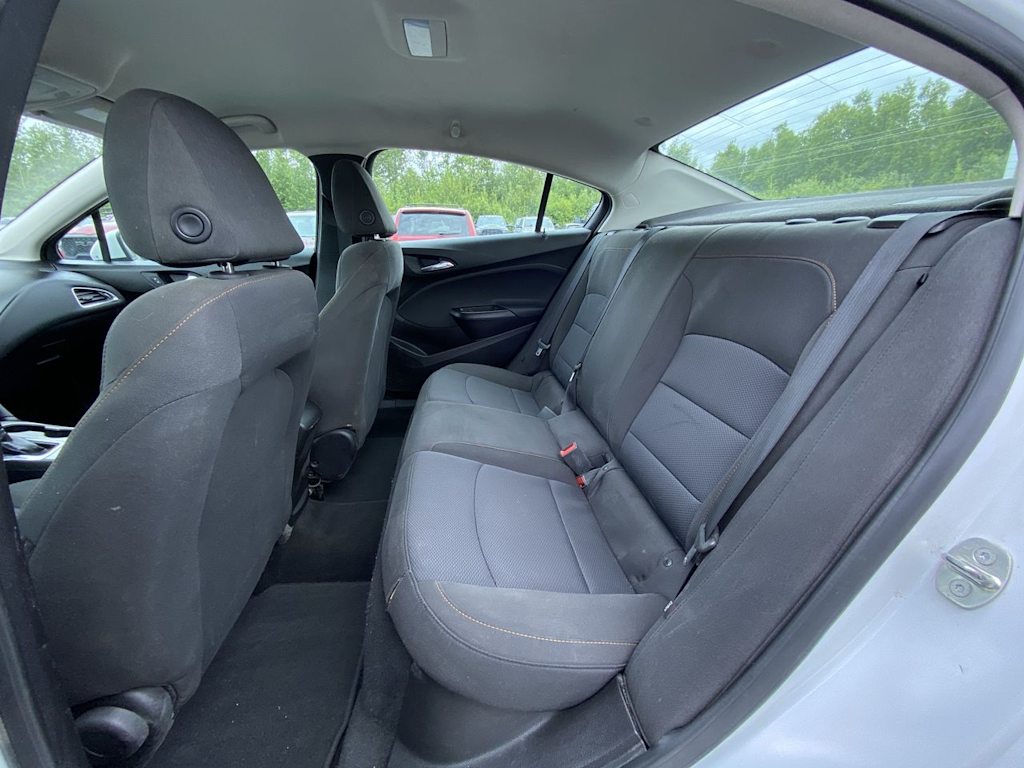 Thumbnail: 2018 Chevrolet Cruze - 9